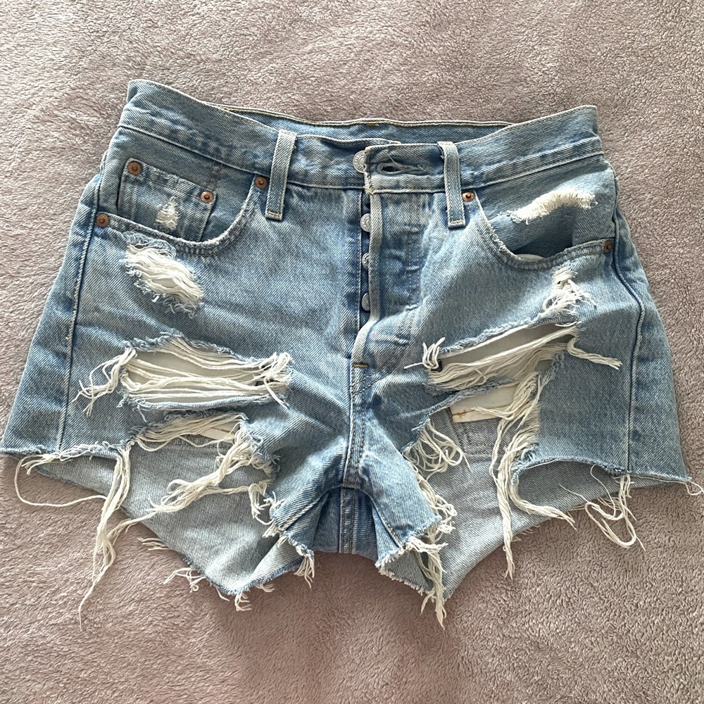 High Waisted Levi Shorts size 25
